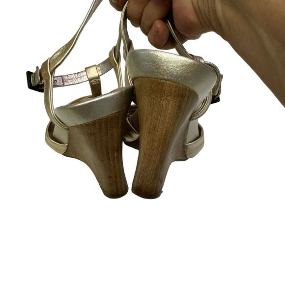 Reaction Kenneth Cole Gold T‎ Strap Wedge Sandals Women's Heels - Picture 11 of 15